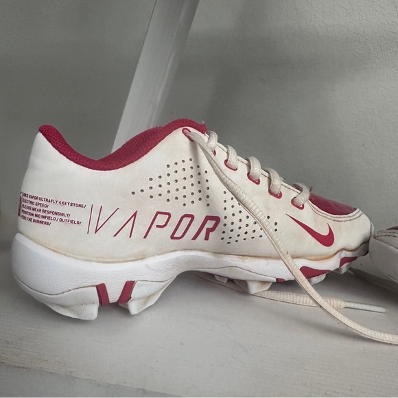 Nike boys Vapor White and Red baseball cleats - Picture 2 of 8